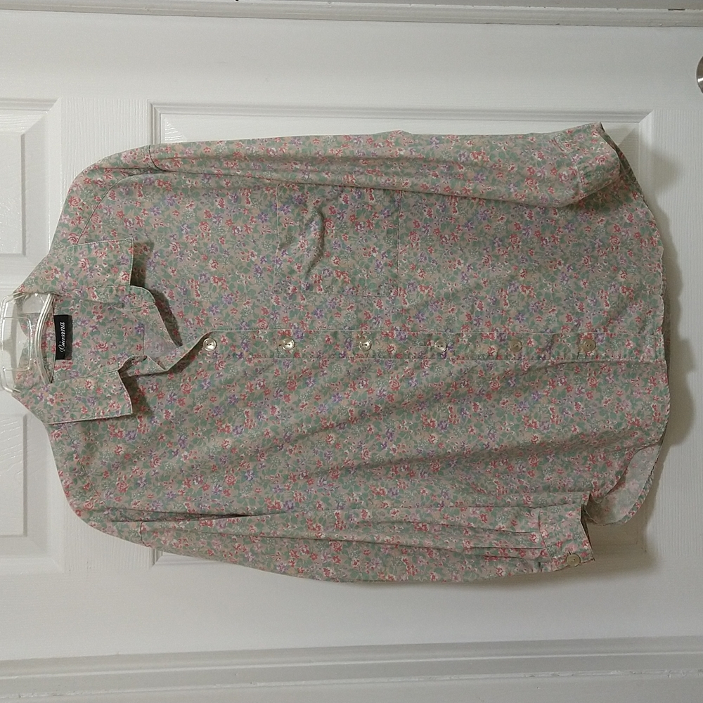 Womens, Large. Floral, long sleeve, Casual button down shirt.